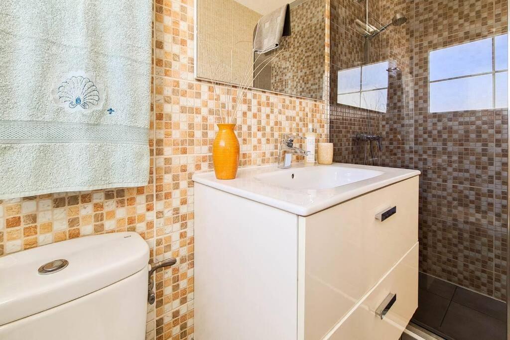 פלאיה בלנקה Stunning Sea View Villa With 6 Bedrooms & Heated Pool - Villa Renaissance חדר תמונה