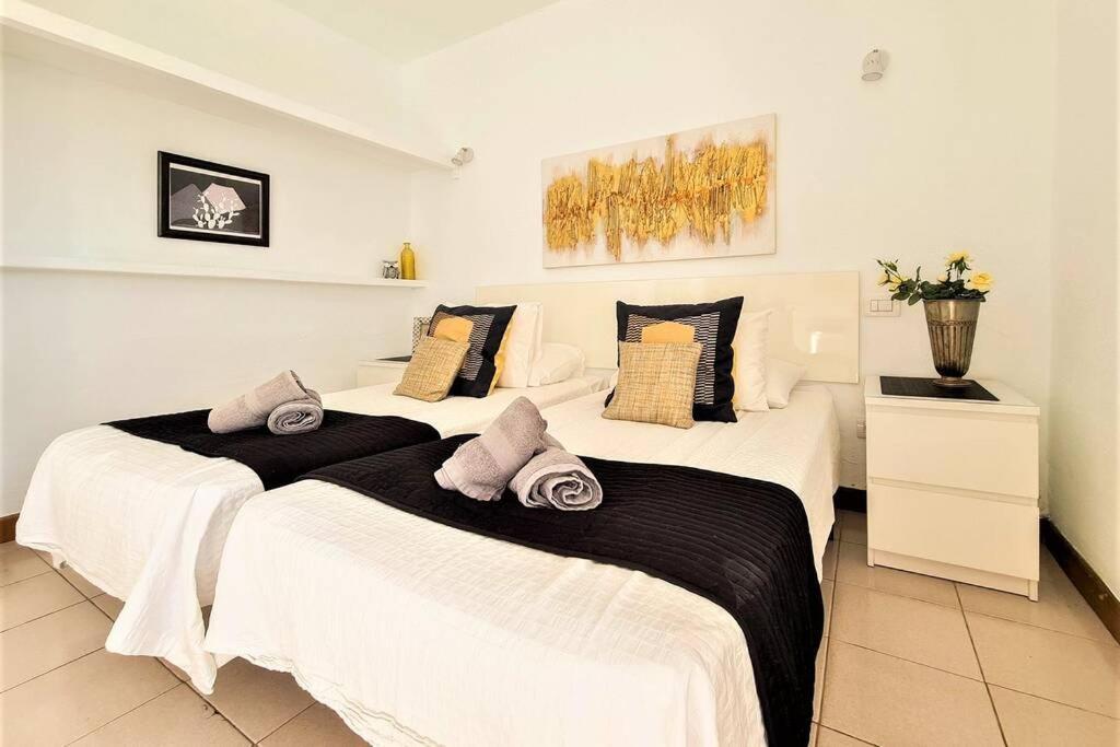 פלאיה בלנקה Stunning Sea View Villa With 6 Bedrooms & Heated Pool - Villa Renaissance חדר תמונה