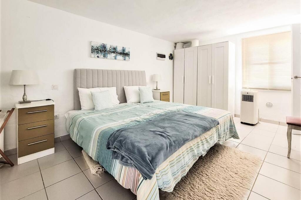 פלאיה בלנקה Stunning Sea View Villa With 6 Bedrooms & Heated Pool - Villa Renaissance חדר תמונה