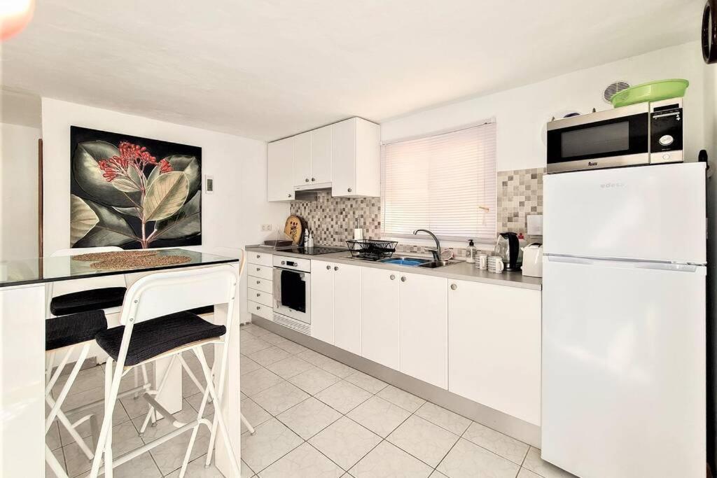 פלאיה בלנקה Stunning Sea View Villa With 6 Bedrooms & Heated Pool - Villa Renaissance חדר תמונה